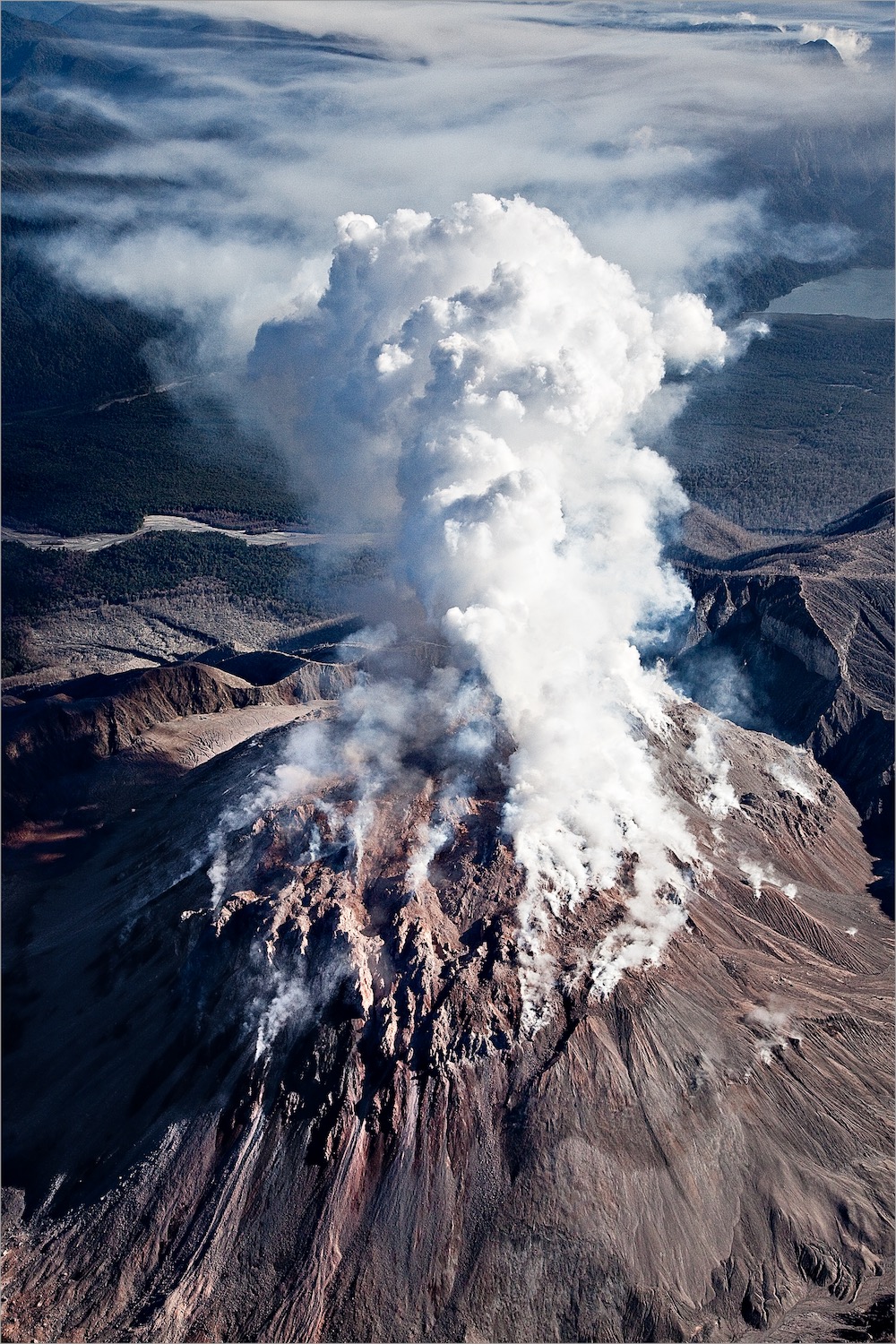 Volcán Chaitén en erupción. Foto: Linde Waidhofer